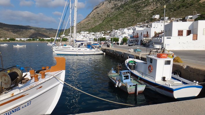 Charteryachten in einem Mittelmeer_