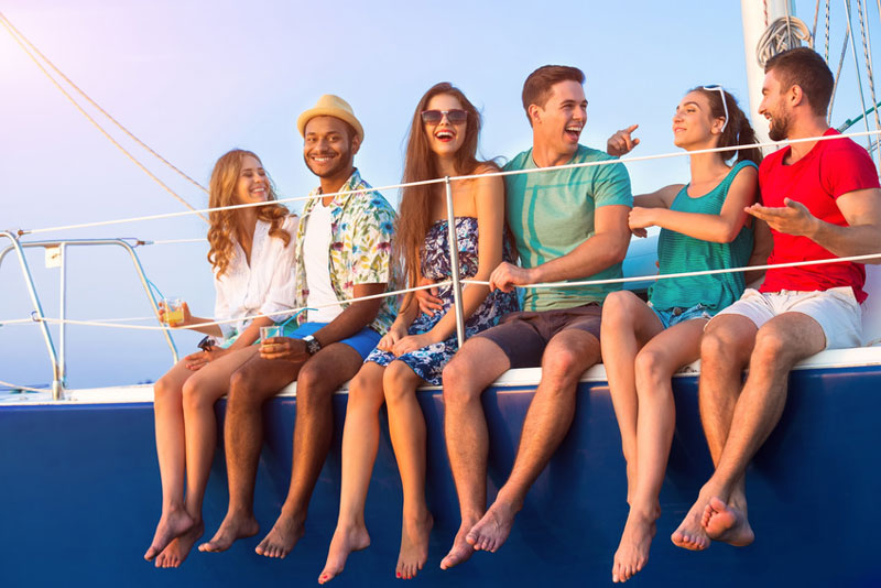 Chartercrew auf einer Segelyacht