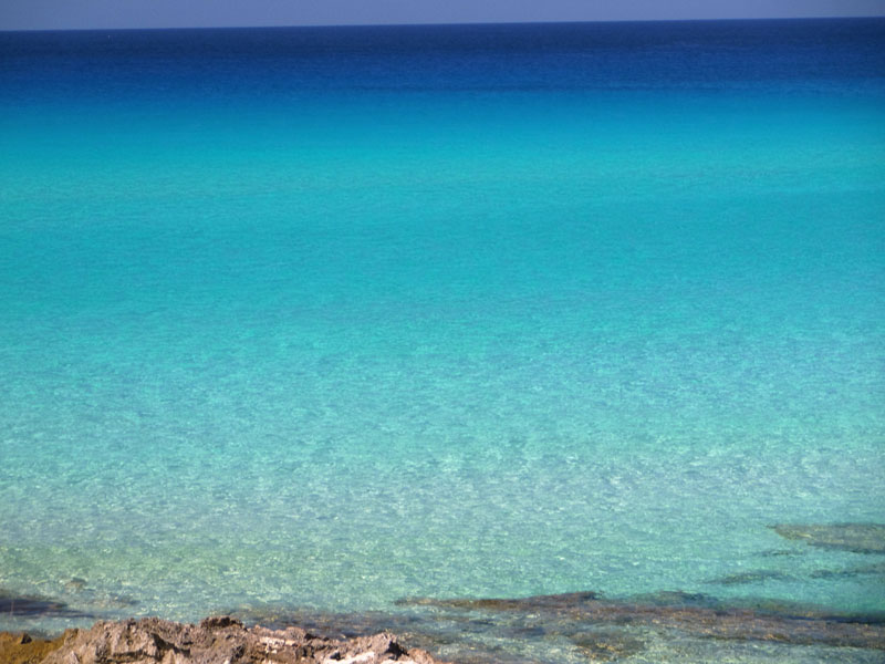 Unendlich Blaues Wasser in Es Copinyar Unendlich Blaues Wasser in Es Copinyar