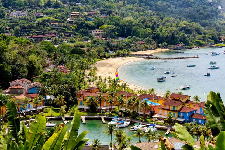 landschaftlich toll eingebundene Marina in Brasilien
