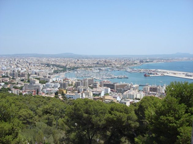 Beyond sailing - Sightseeing & Shopping in Palma de Mallorca