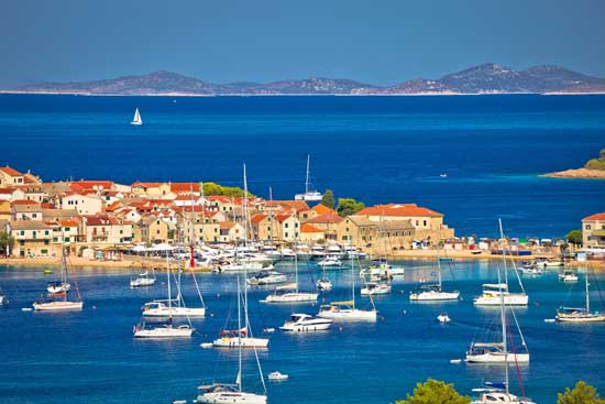 Yachtcharter Kroatien Segelyachten Katamarane Und Motorboote Mieten Yachtbooker